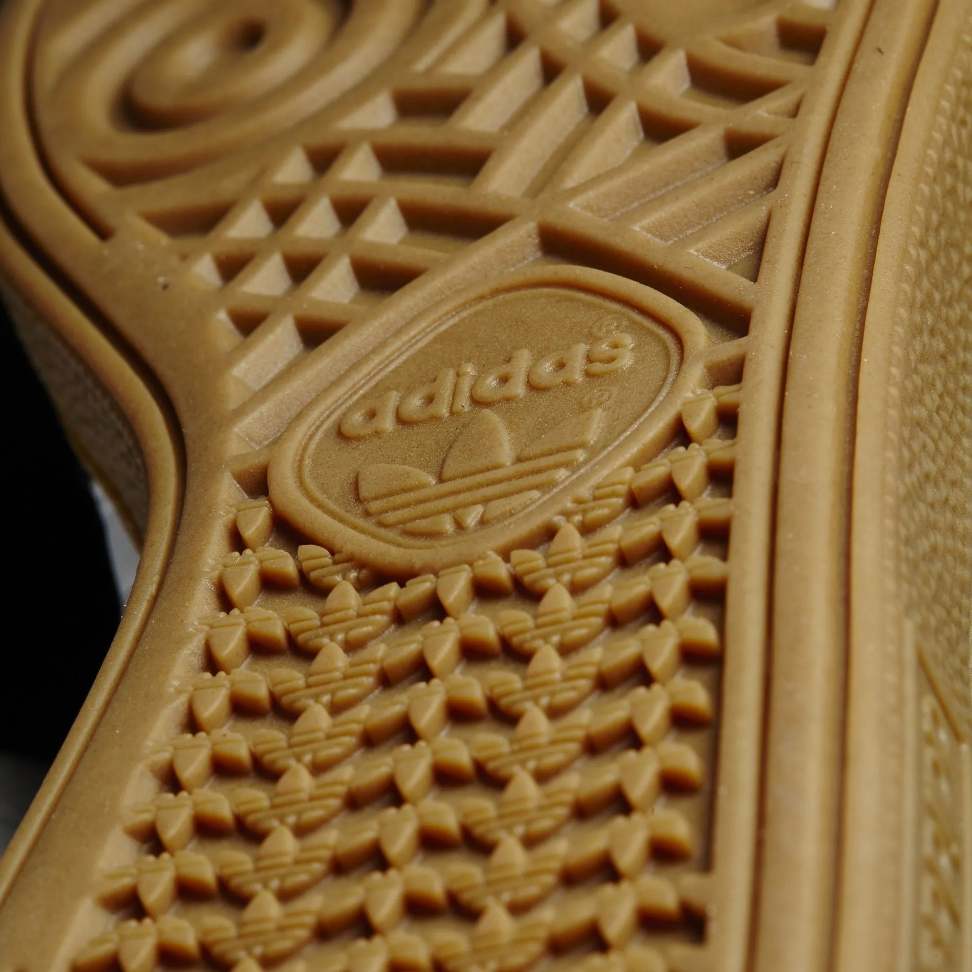 ADIDAS BUSENITZ CORE BLACK / WHITE / GOLD
