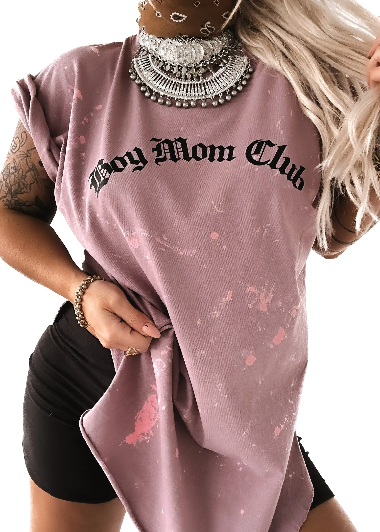 BOY MOM CLUB BLEACHED OUT SIDE SLIT TEE