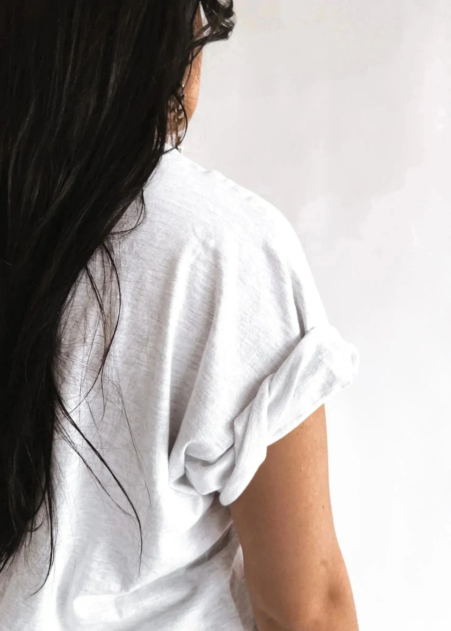 COOL MOMS CLUB SIDE SLIT TEE