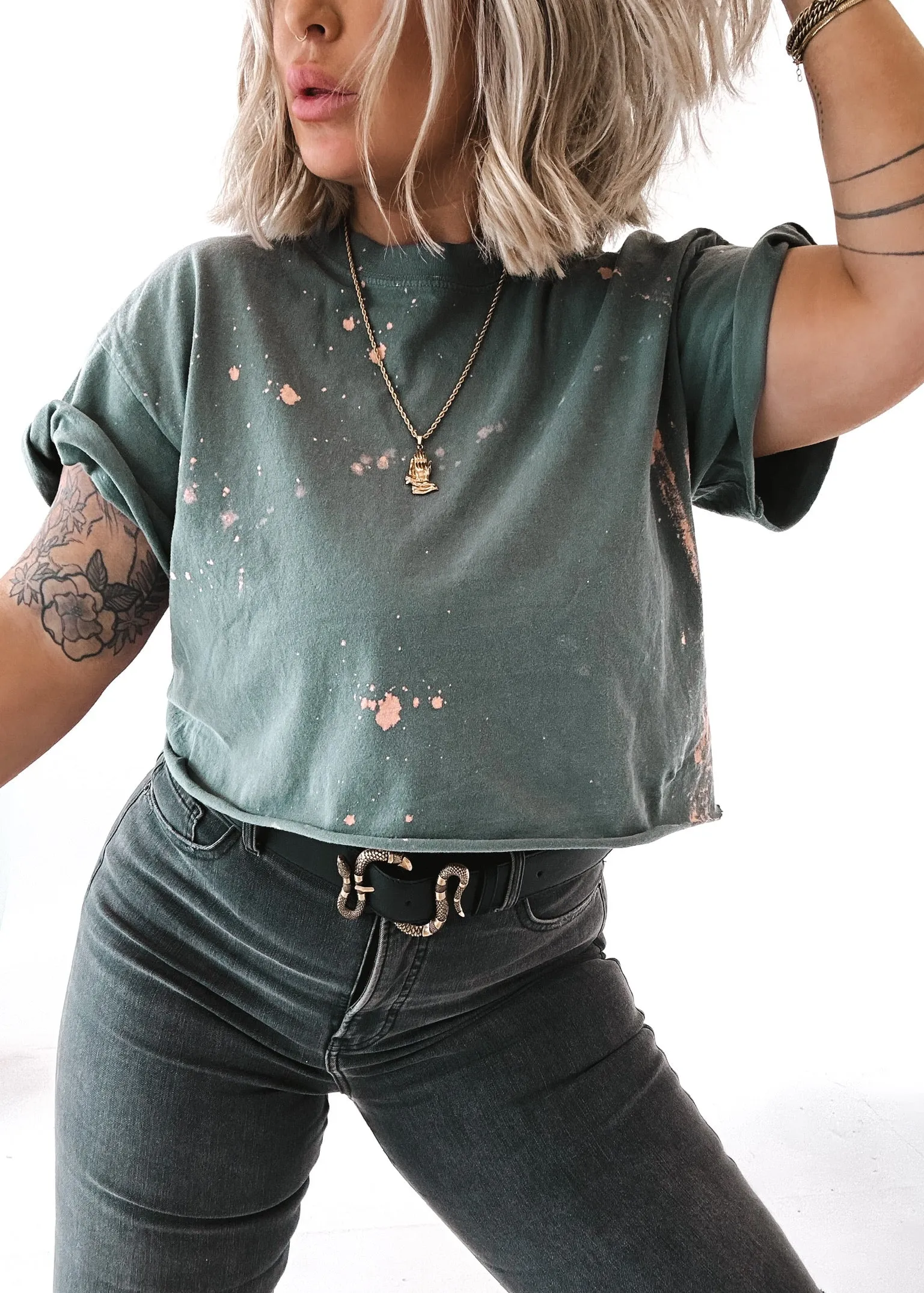 CROPPED PEBBY BASICS BLEACHED OUT TEAL TEE