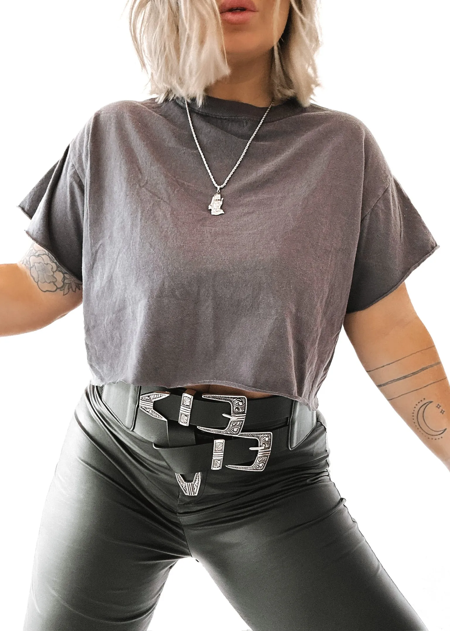 CROPPED PEBBY BASICS STONE TEE
