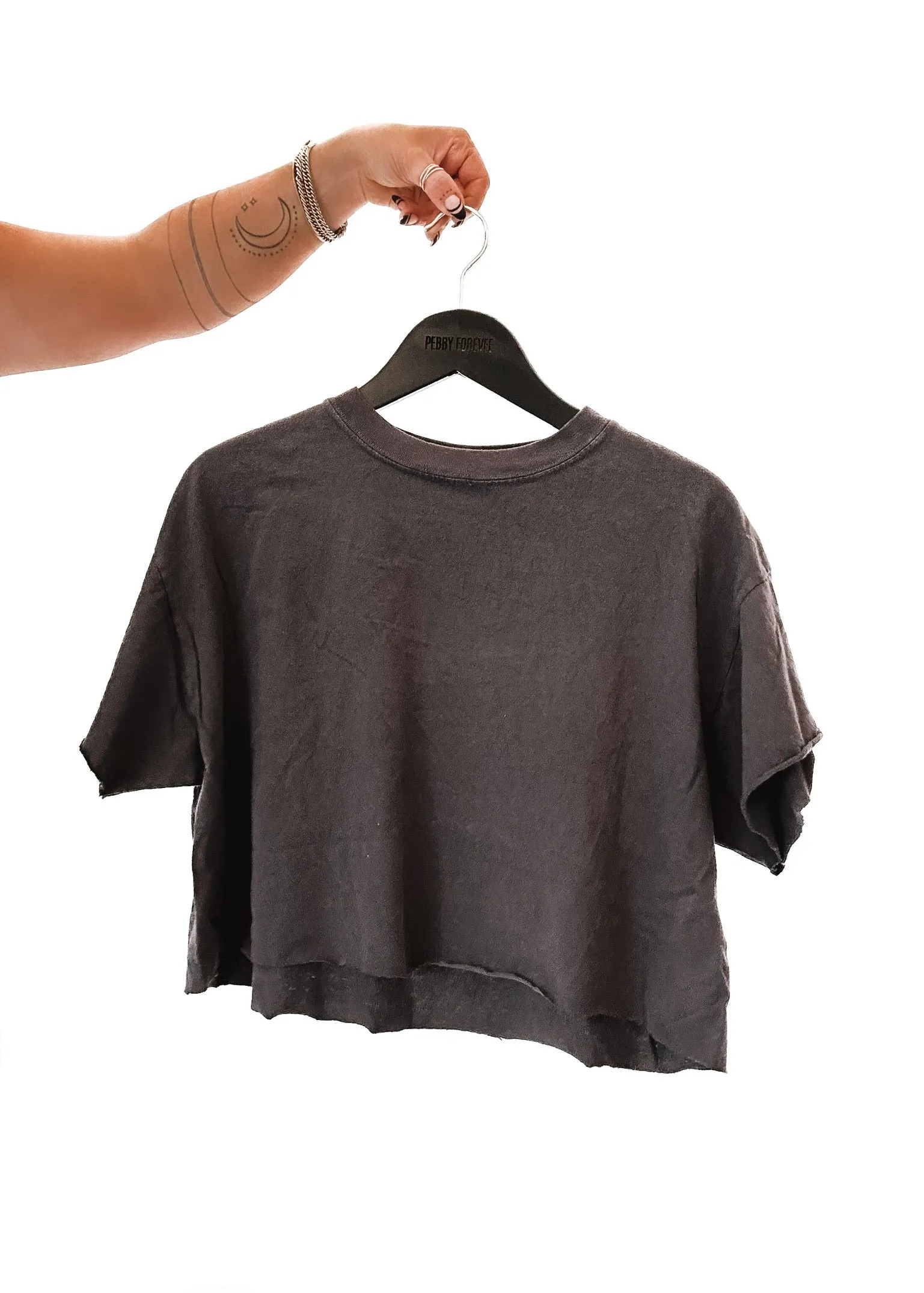 CROPPED PEBBY BASICS STONE TEE