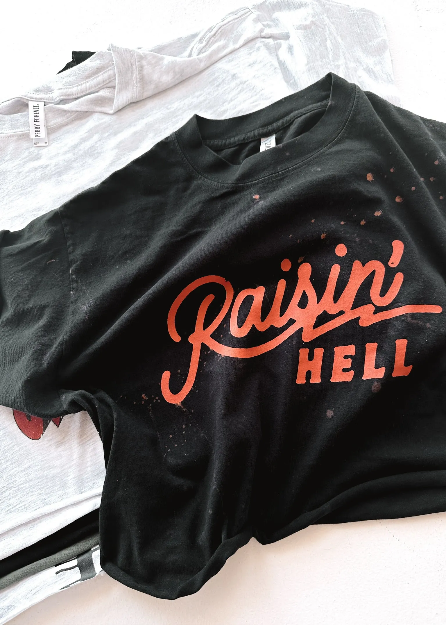 CROPPED RAISIN' HELL VINTAGE BLEACHED OUT GRAPHIC TEE