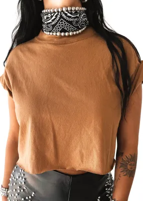 FINAL SALE: CROPPED PEBBY BASICS BOURBON TEE