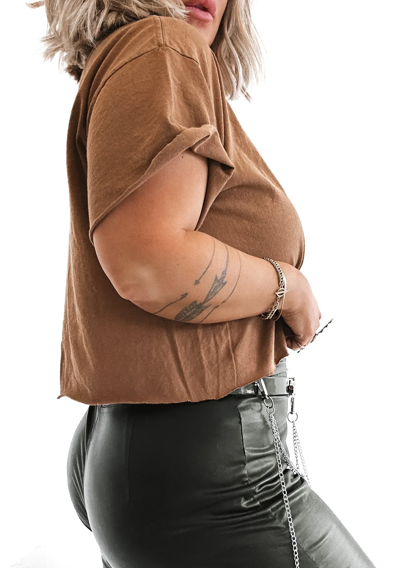 FINAL SALE: CROPPED PEBBY BASICS BOURBON TEE