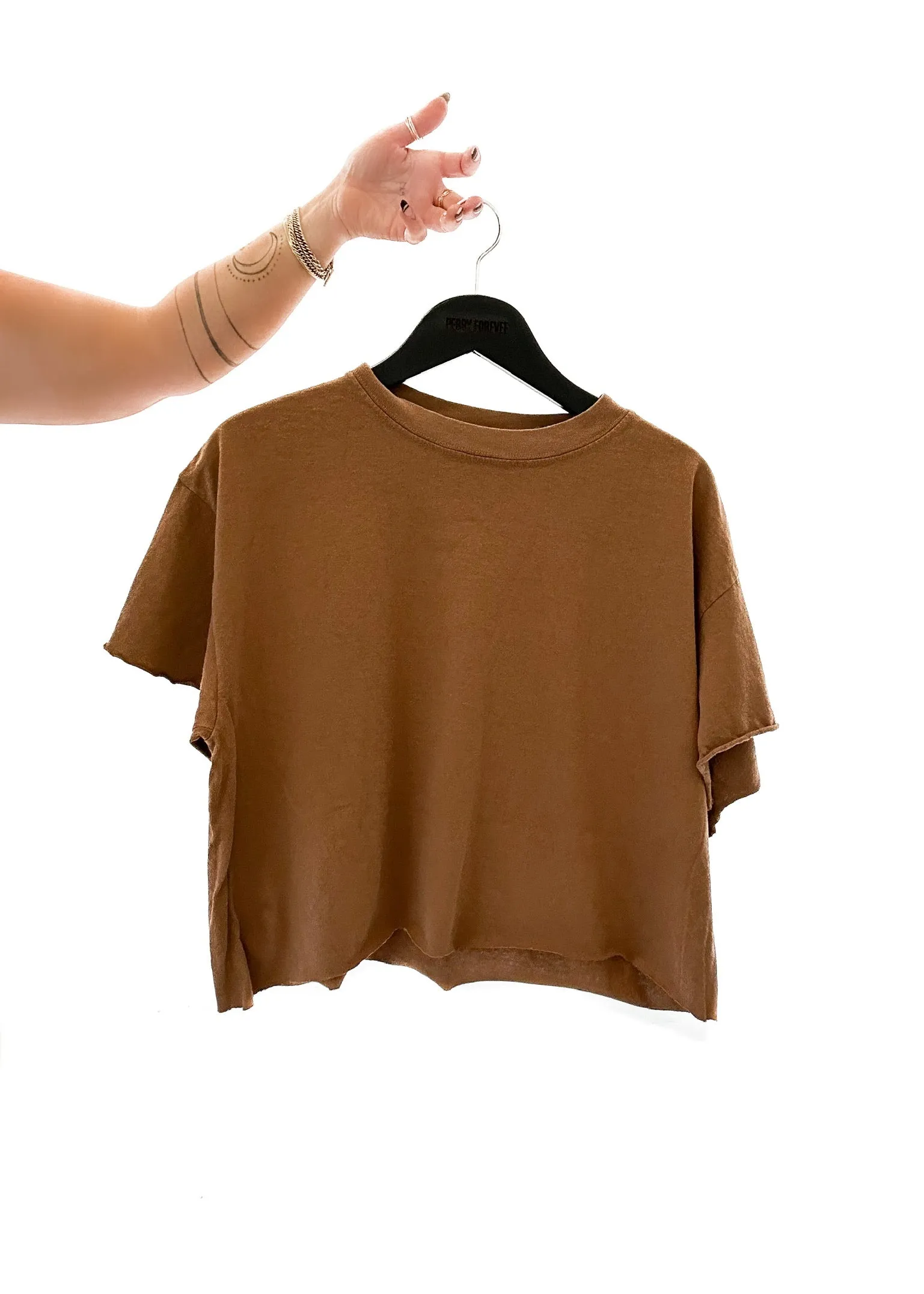 FINAL SALE: CROPPED PEBBY BASICS BOURBON TEE