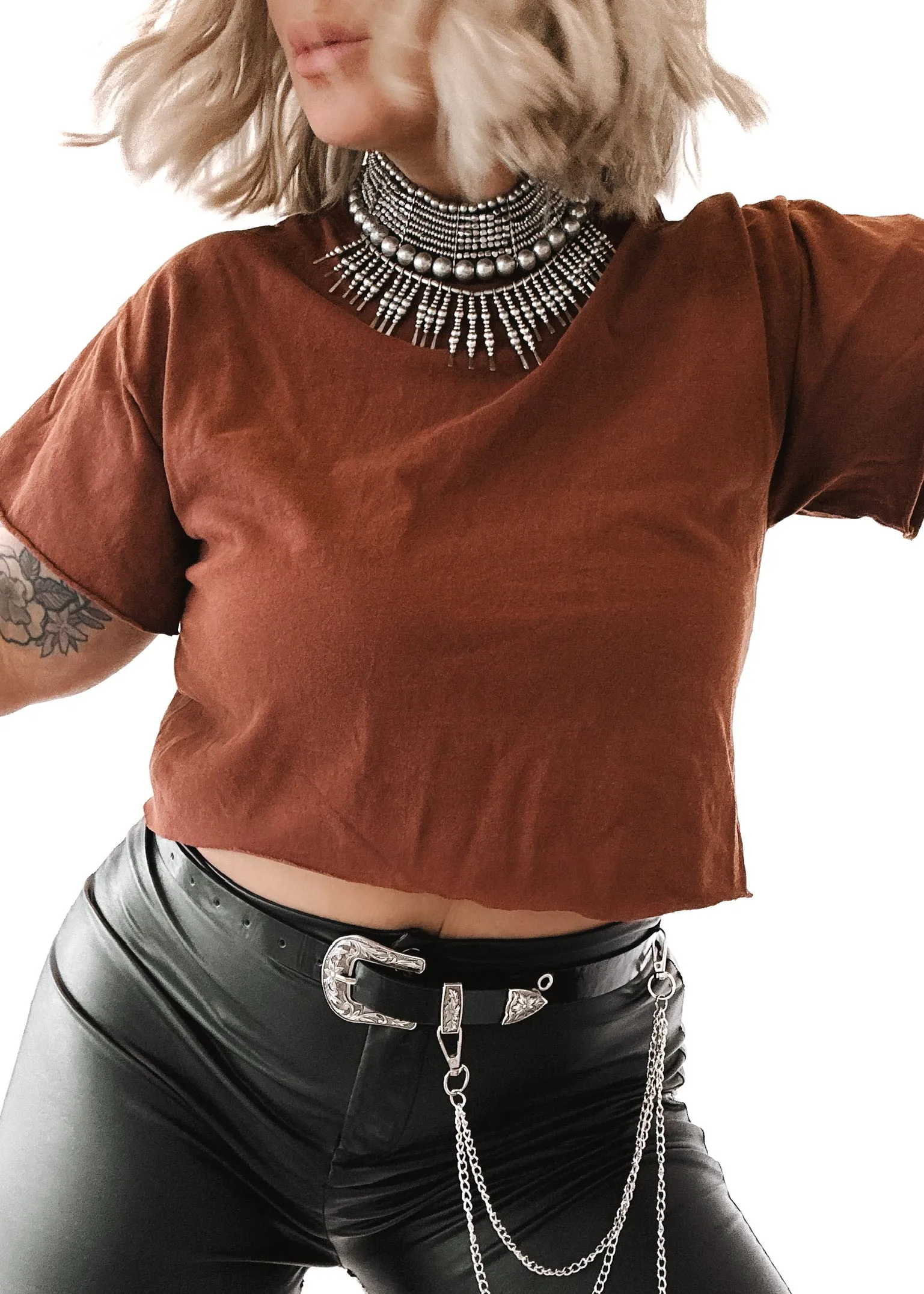 FINAL SALE: CROPPED PEBBY BASICS RUST TEE