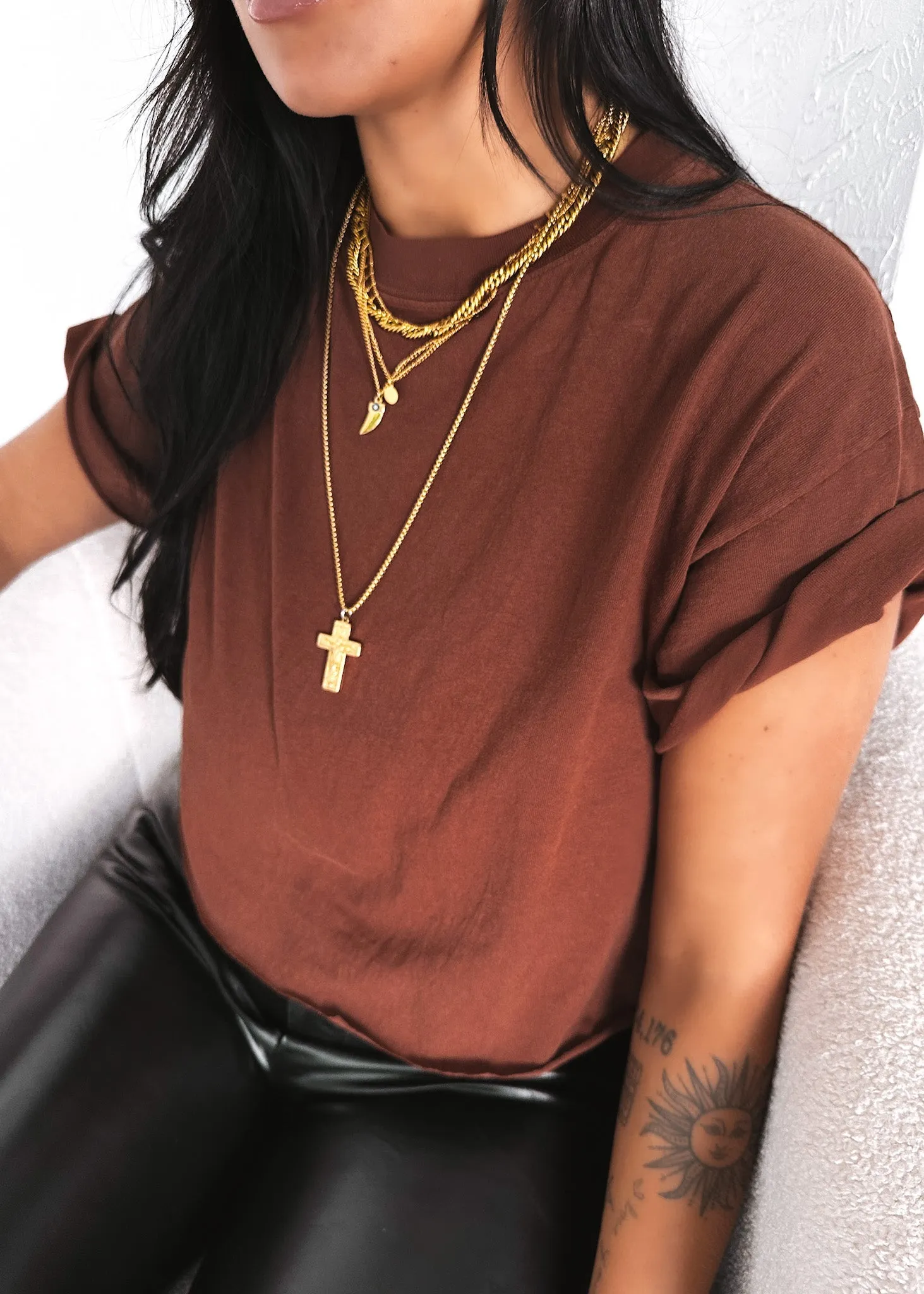 FINAL SALE: CROPPED PEBBY BASICS RUST TEE