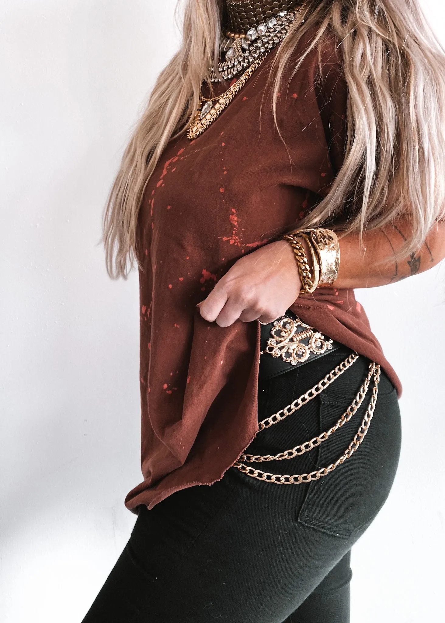 FINAL SALE: PEBBY BASICS BLEACHED OUT RUST SIDE SLIT TEE