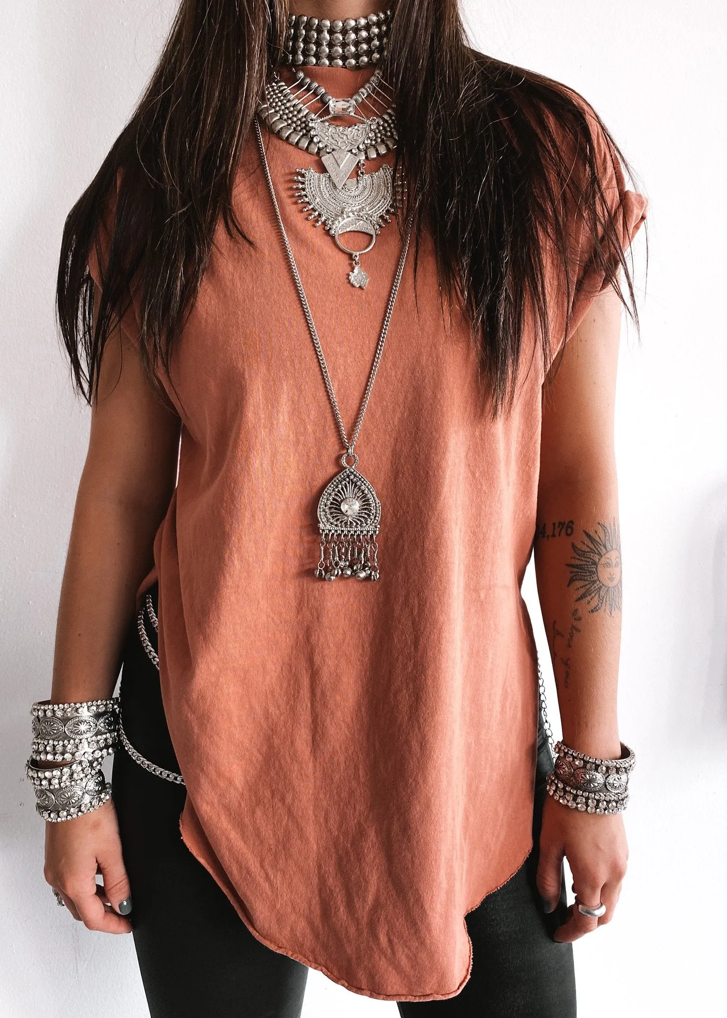 FINAL SALE: PEBBY BASICS PAPAYA SIDE SLIT TEE
