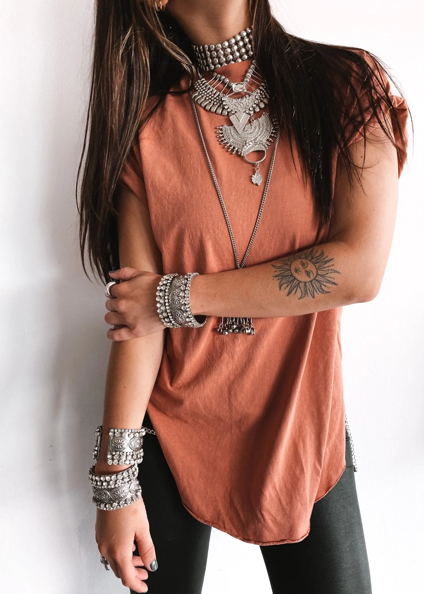 FINAL SALE: PEBBY BASICS PAPAYA SIDE SLIT TEE